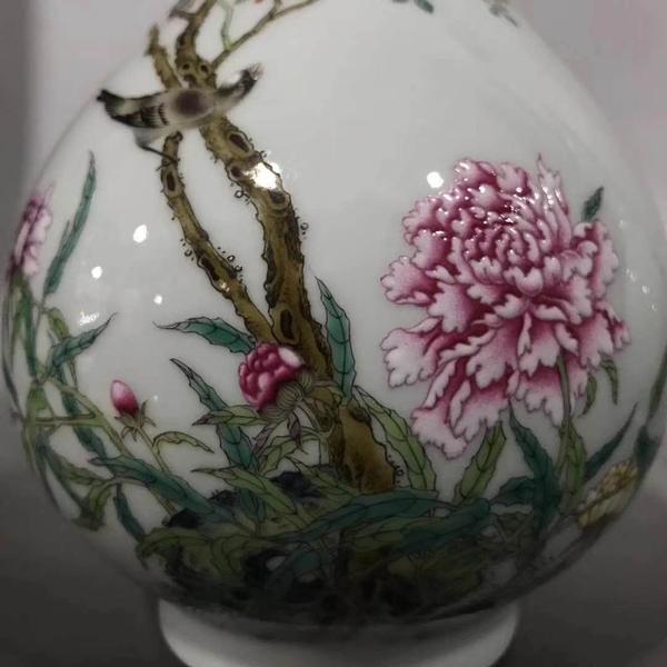 “大清乾隆年制”款 牡丹花鸟通景胆瓶4.jpg