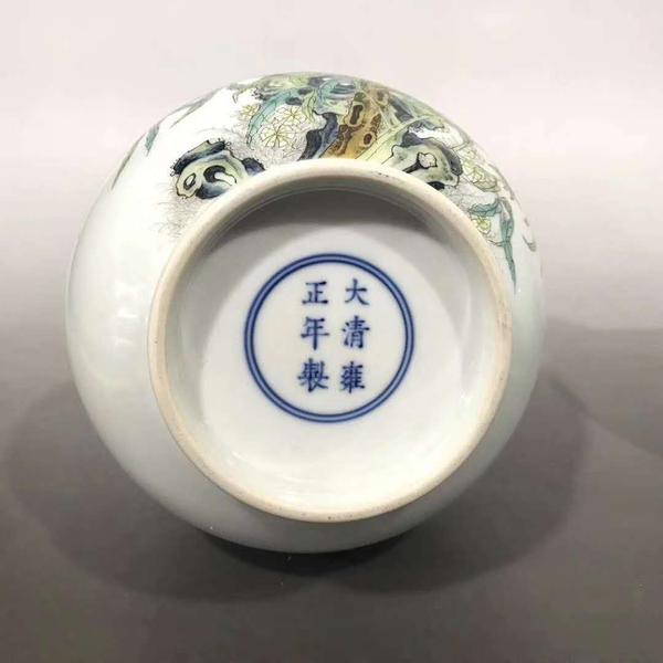 “大清乾隆年制”款 牡丹花鸟通景胆瓶8.jpg